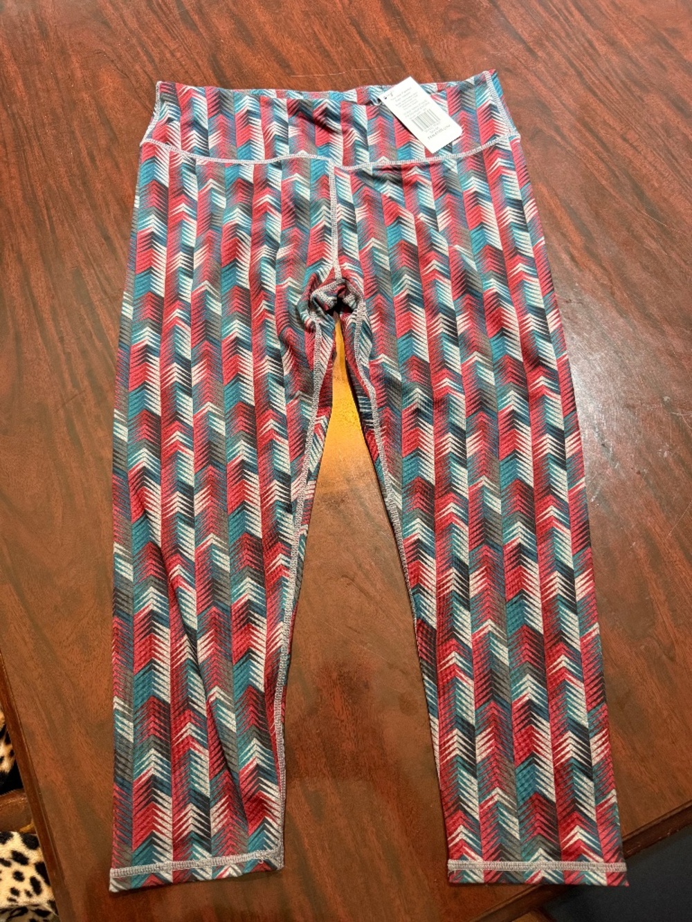Fabletics Chafe-Resistant, Moisture Wicking, Capri-Leggings w/pockets Size M NWT